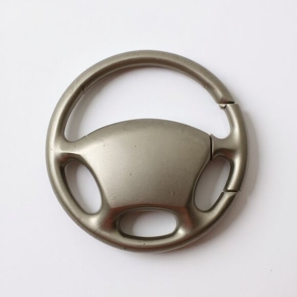Silver Steering Wheel Keychain Durable Metal Novelty Design For Car Enthusiasts - Picture 1 of 4